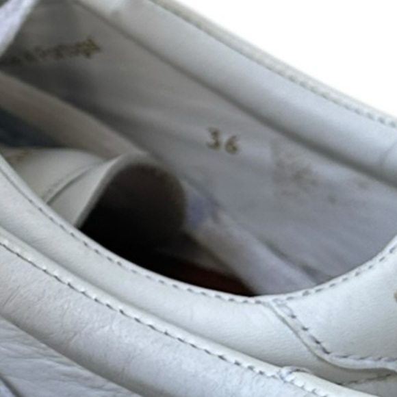 Givenchy  White Leather Low Top Sneakers EU 36 / US 6 - Women. - Picture 3 of 16